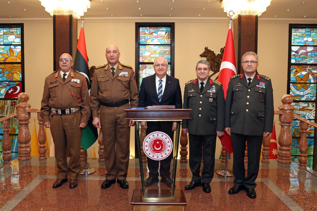 KulisAlert's tweet photo. 🔻Libya Genelkurmay Başkanı Orgeneral Muhammed Ali Al-Haddad bugün Genelkurmay Başkanı Orgeneral Selçuk Bayraktaroğlu’nun resmi daveti üzerine Ankara’ya gelmişti

#Sondakika #ankara https://t.co/ugDu8Hn9hM