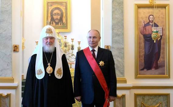 P_Kallioniemi's tweet image. According to Russian media Projekt, Putin's spiritual ally (and KGB agent) Patriarch Kirill has reportedly kept a secret lover for decades while publicly preaching “traditional values.”

The Orthodox Church clearly forbids clergy from such relationships.
