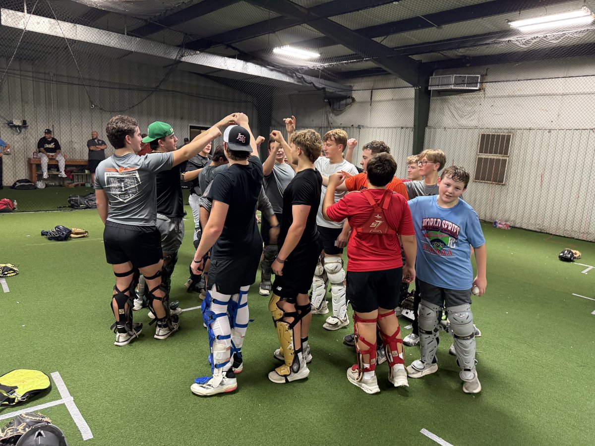 toddrhoades3's tweet image. Another sold out catching camp! This group was 13+ ages and they got after it for 2 days.  We had Unbelievable coaches that pushed them and got them better.  #oneofmydudes
