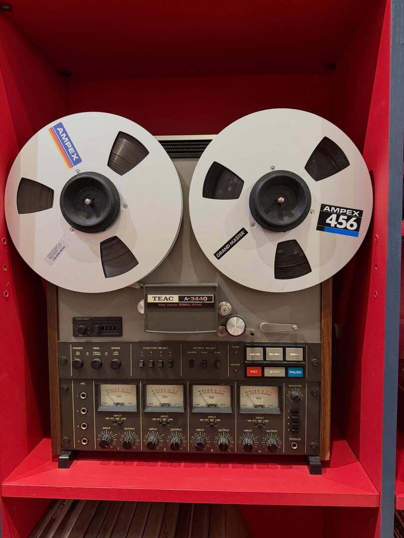 Timothy_Hughes's tweet photo. Teac A3440 #teac #taperecorder #reeltoreal #reeltoreeltape #4track #tape #4tracktape #eastmolesey #surrey #surreysmallbusiness #surreylife #surreybusiness #retro #tbt #throwback #throwbacktuesday #throwbackthursday #throwbackthursdays #throwbacktuesdays https://t.co/1AvMUaTaag https://t.co/7lseh50I2Z