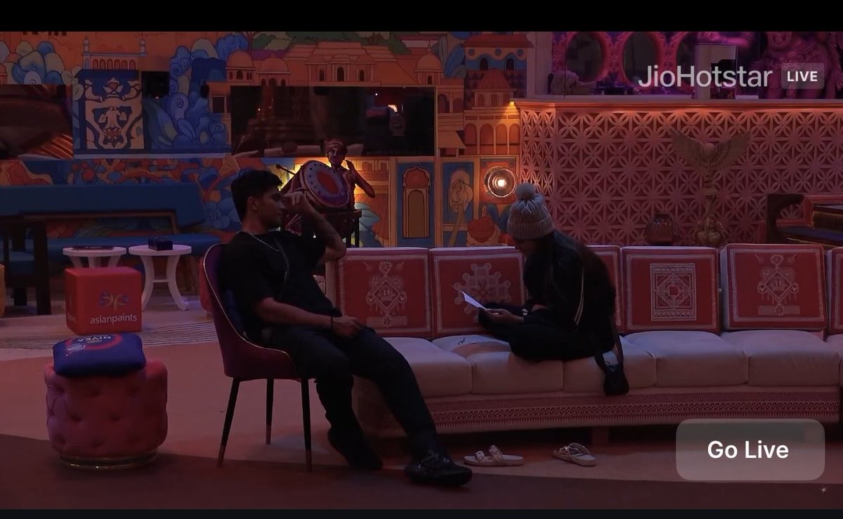 Prey_bhatt's tweet image. Suraj and Rashamma reading his beloved mom’s letter.
Ishtu positivity saaklva ivattige?
#RashikaShetty 
#BBK12