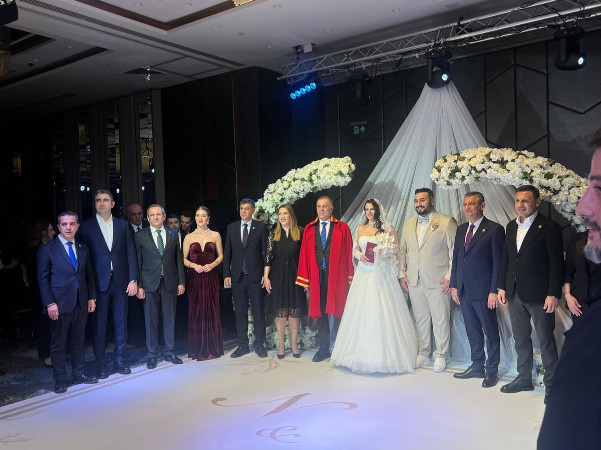 Uzun yolu güzelleştiren yol arkadaşlarımızın bu mutlu gününe ortak olduk. İyi ki varsınız 🍀