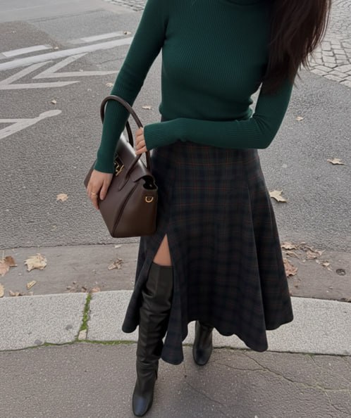 elenaakb5's tweet image. Making Mondays magnificent, one design at a time 👗💫🔥 #OwnTheLook