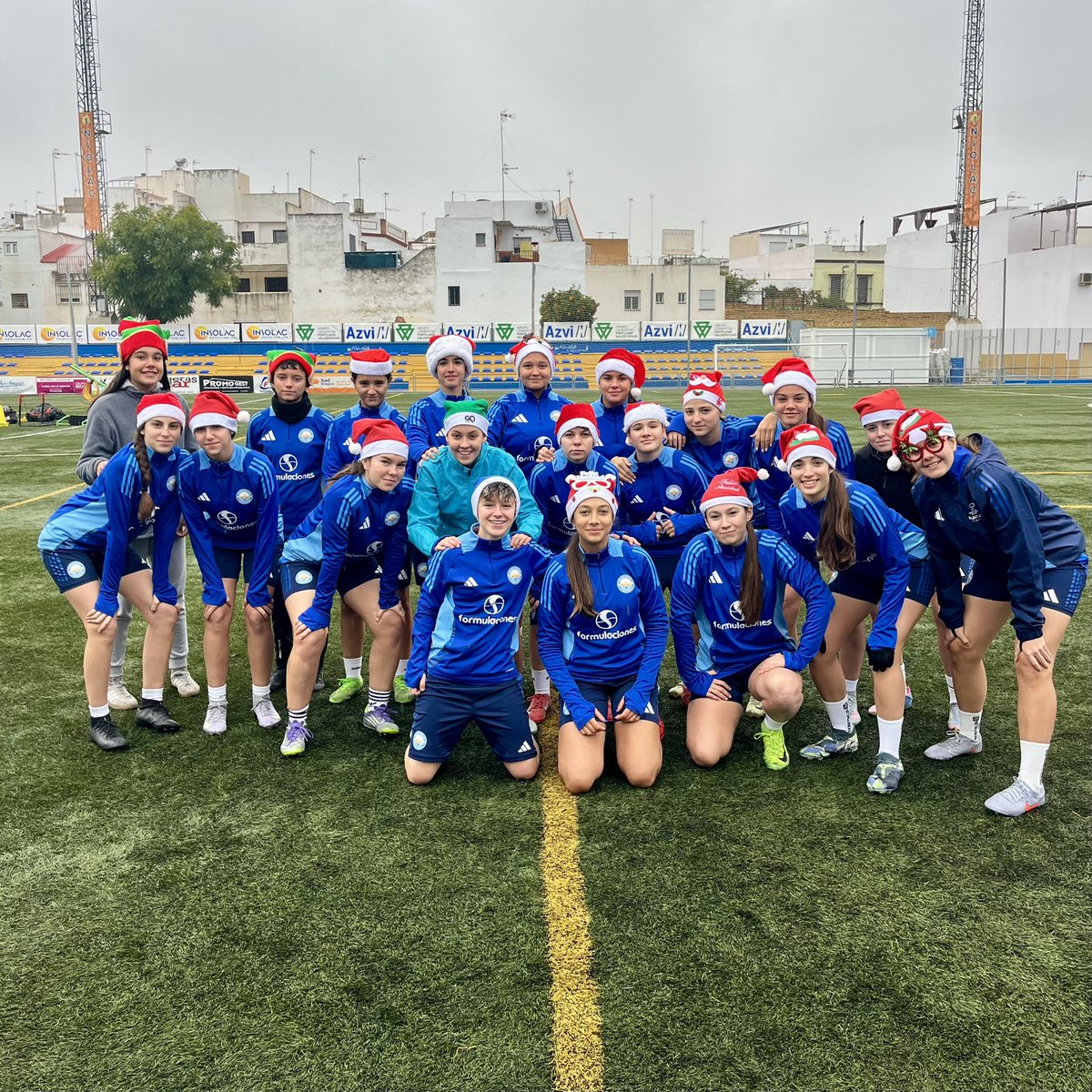 🎄🪅🎅🏼❄️🎁🥰

#CiudadAlcaláCF #AlcaládeGuadaíra #FutFem 🩵🤍🩵