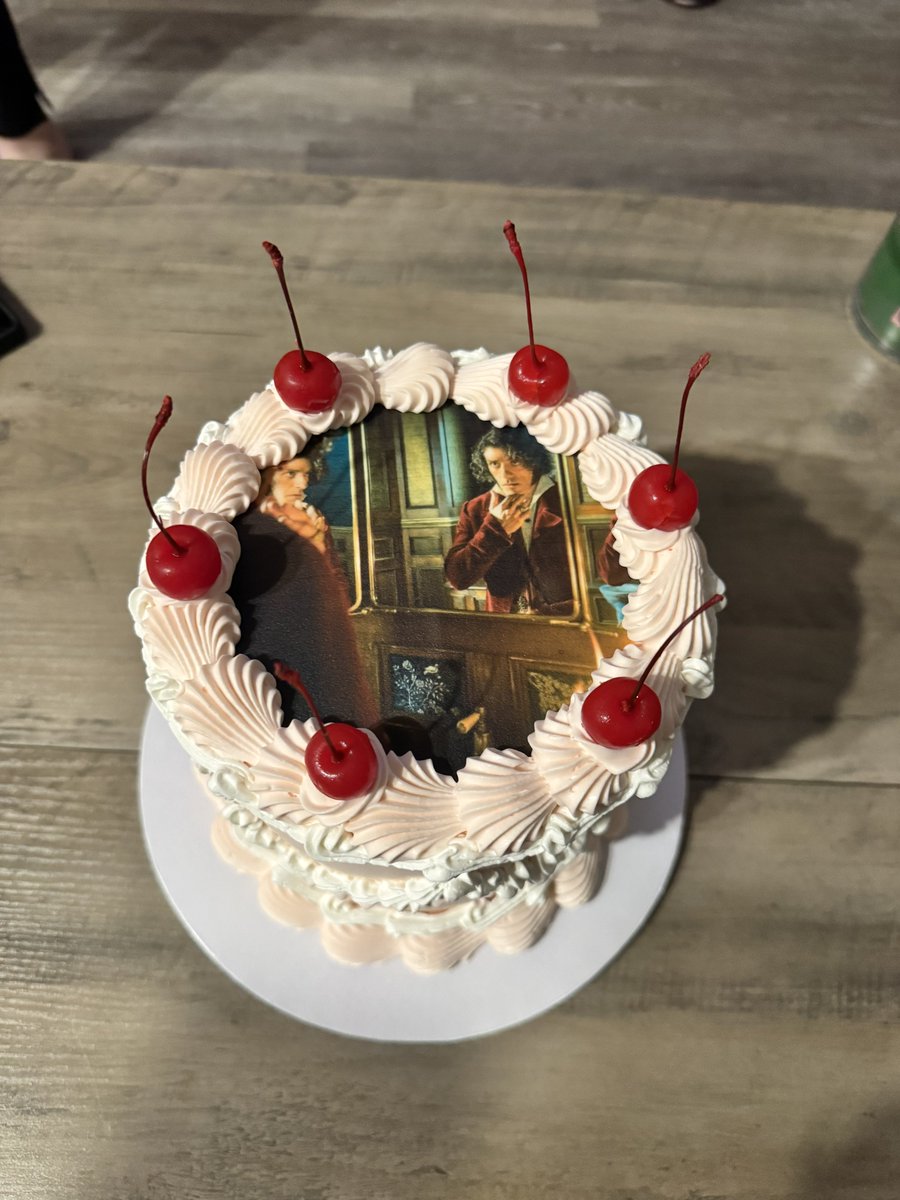 thederpyhipster's tweet image. Please everyone let us appreciate @atolemami’s beautiful Victor Frankenstein birthday cake in all her tall glory 💕🙌🎉