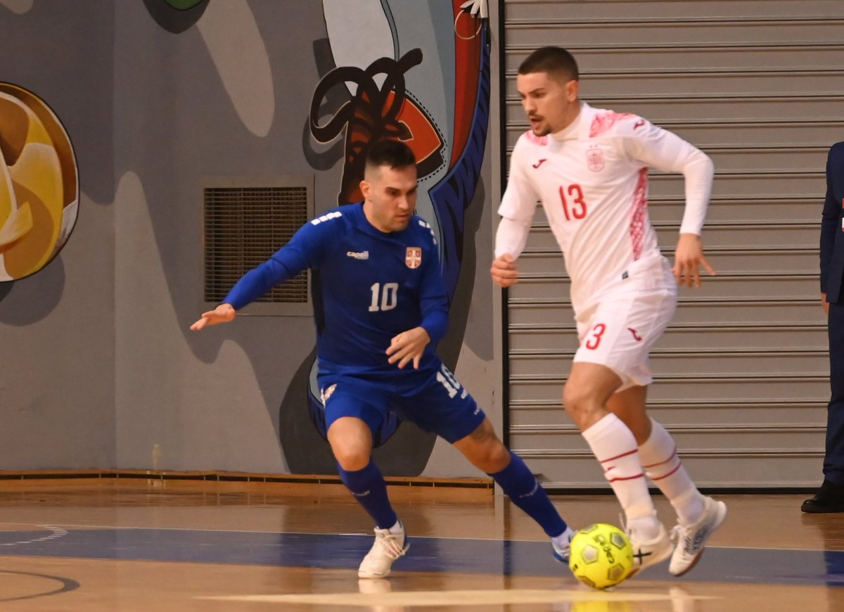 Se acaba la concentración.

Se cierra una semana de trabajo, exigencia y aprendizaje.

Dos partidos, dos victorias ante Serbia: 1-5 y 0-3.

Pero más allá de los resultados, me quedo con el nivel, la seriedad y la mentalidad del grupo.

Orgulloso de formar parte.

#M13