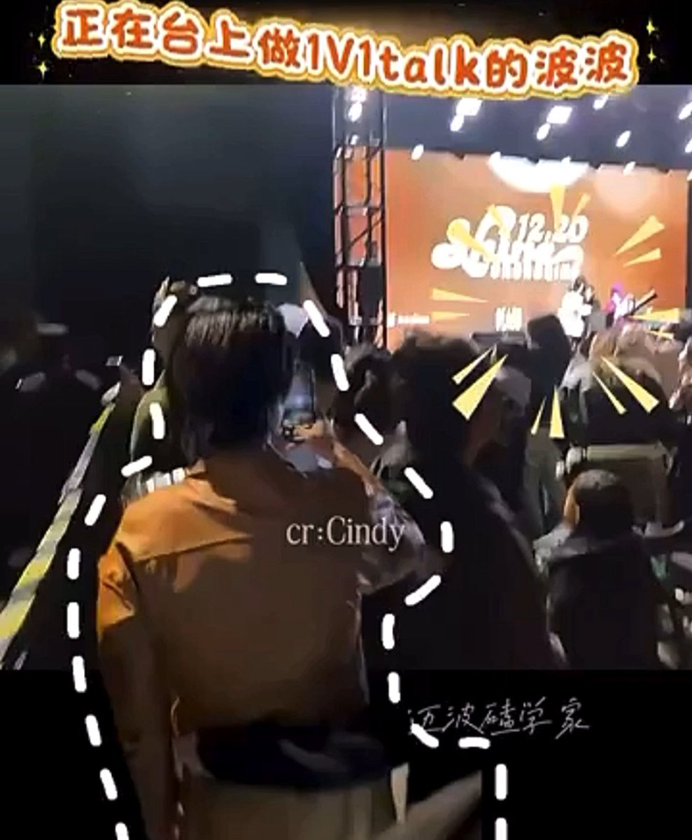 mileapofavs's tweet photo. so, mile didn't leave the venue right after his fansign done; instead, he waited for apo backstage until the end (?) what kind of behavior is this *sobs 😭😭🤧 #มายอาโป https://t.co/KWT1MBZdgx