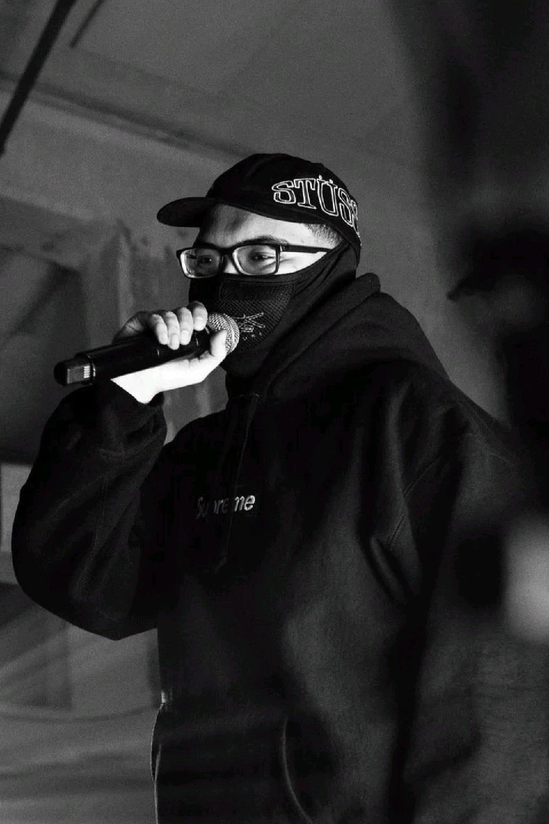 mateusobased's tweet image. pumapjl é o pior artista do século.

maluco foi desenvolvido em laboratório pra agradar playboy que “ouve rap sujo pra limpar a mente”…

sinceramente? o maior artista mid desde a existência do mf doom.