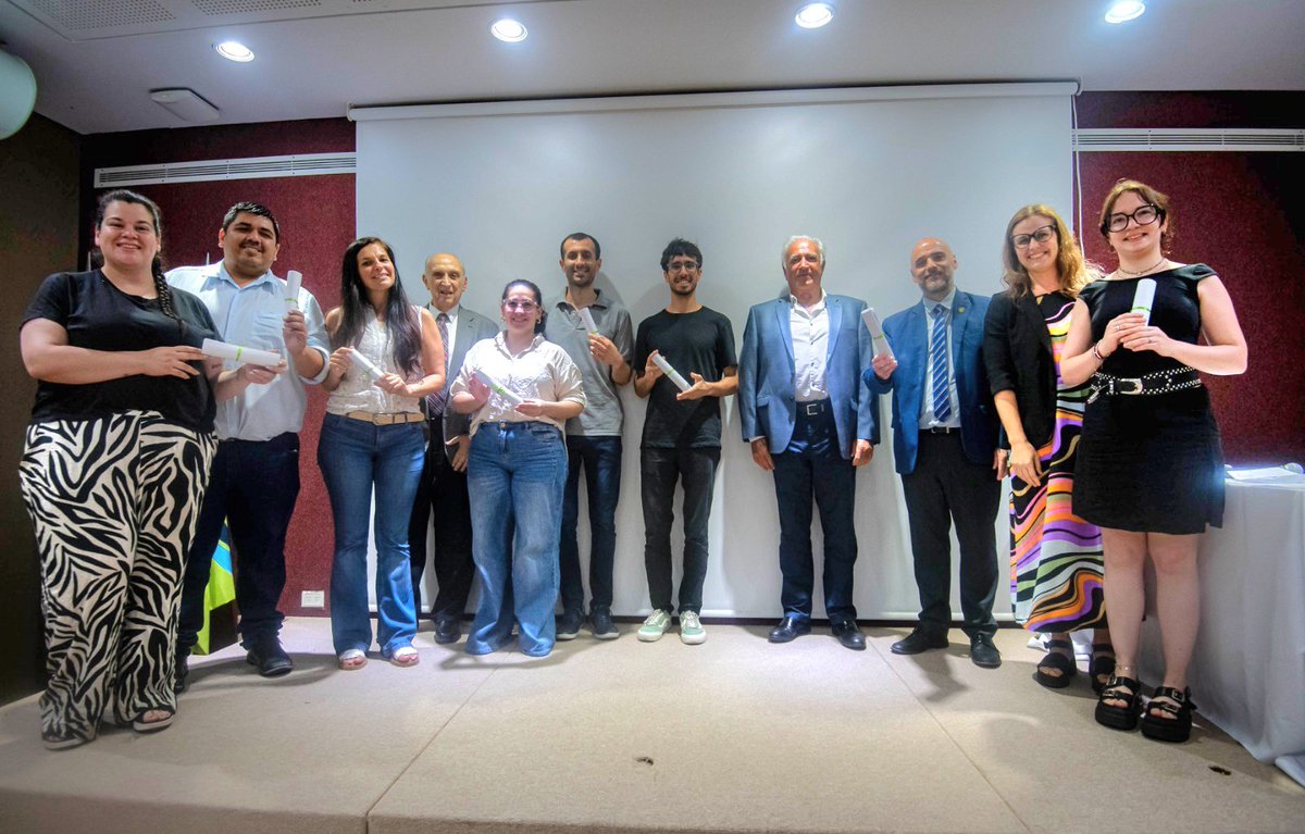 💚💪🏼 ¡Felicitamos a nuestros docentes por haber completado con éxito el Ciclo de Formación Docente en Tecnologías e Inteligencia Artificial en la Educación!

#EducaciónInnovadora #OrgulloIUDPT #FormaciónDocente #InteligenciaArtificial #TecnologíaEnElAula  #InnovaciónEducativa