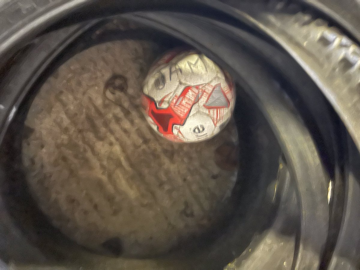 FUTSALJAM's tweet image. Futsal@jam advent calendar
Lost balls day 23