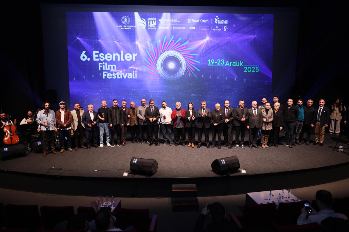 Esenler’in prestij projelerinden biri olan 6. Esenler Film Festivalimizi, Atlas Sineması’nda gerçekleşen kapanış programıyla tamamladık.

Başkanımız Mehmet Tevfik Göksu’nun kültür ve sanatı şehir vizyonunun merkezine alan öncü yaklaşımıyla Esenler; sinemanın konuşulduğu, genç
