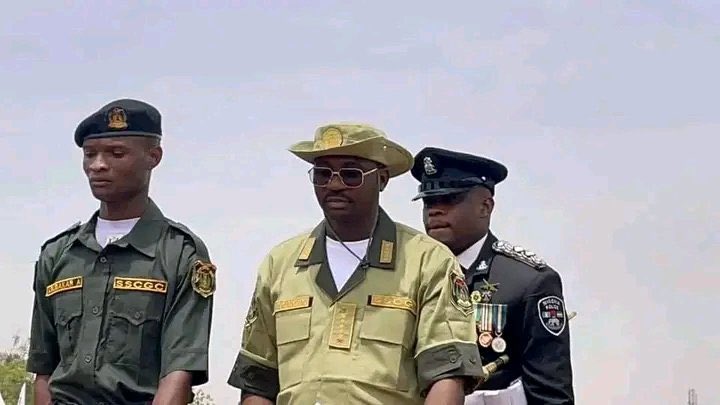 MSIngawa's tweet image. Katsina, Kano, Zamfara and Sokoto States of the North West have all adopted the community-based security approach by establishing a a community-driven security outfits. 

All trained and equipped to provide emergency security services and local intelligence for their communities.…