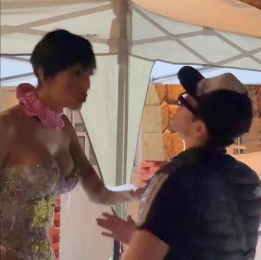 X: Esta navidad debes perdonar a tu familia
Mi familia y yo: