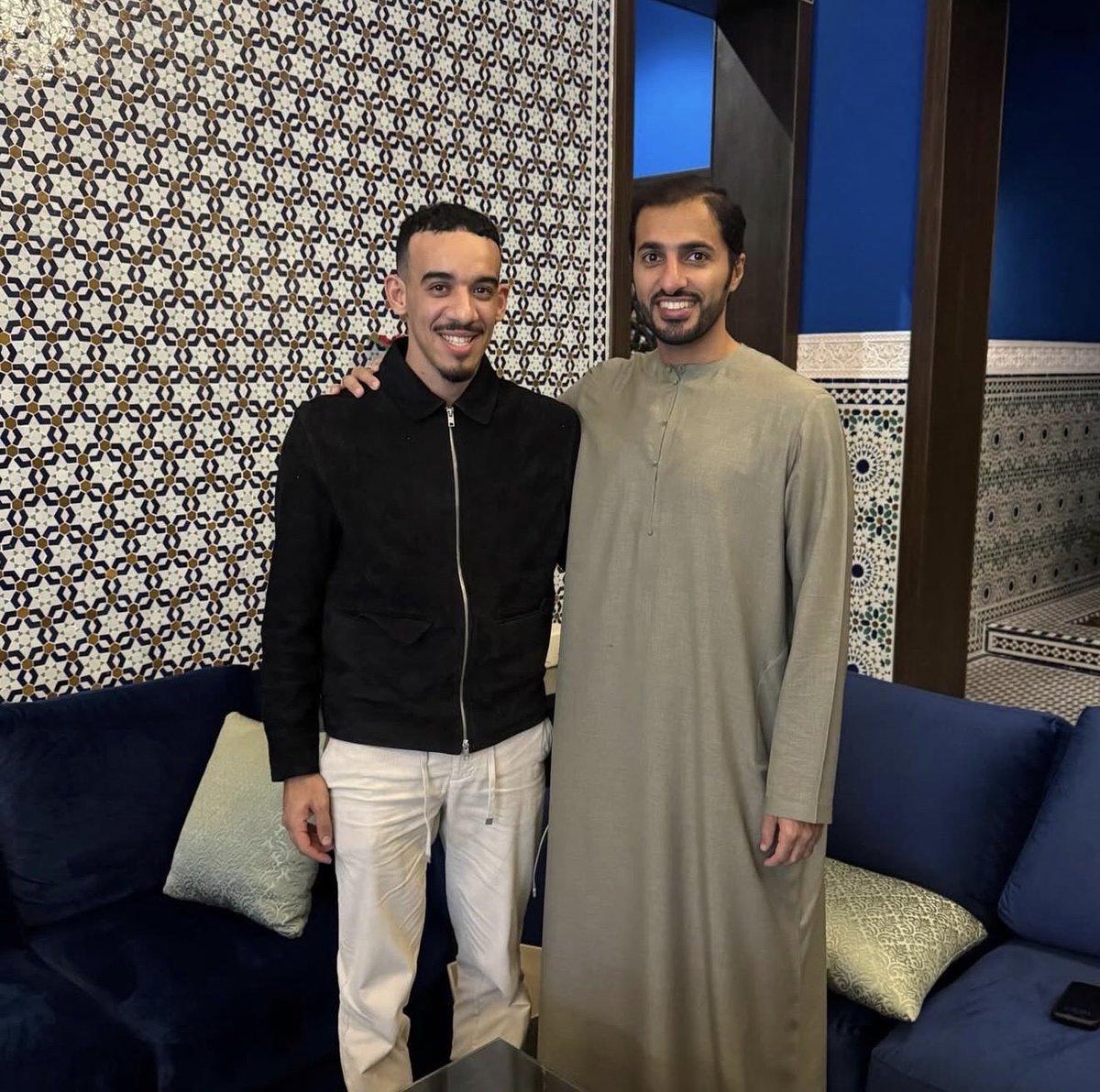صورة اليوم ⭐️

الشيخ راشد بن حميد النعيمي برفقة المتألق عصام فايز، نجم عجمان ولاعب المنتخب 🇦🇪🟠.

📍 الرباط 🇲🇦.