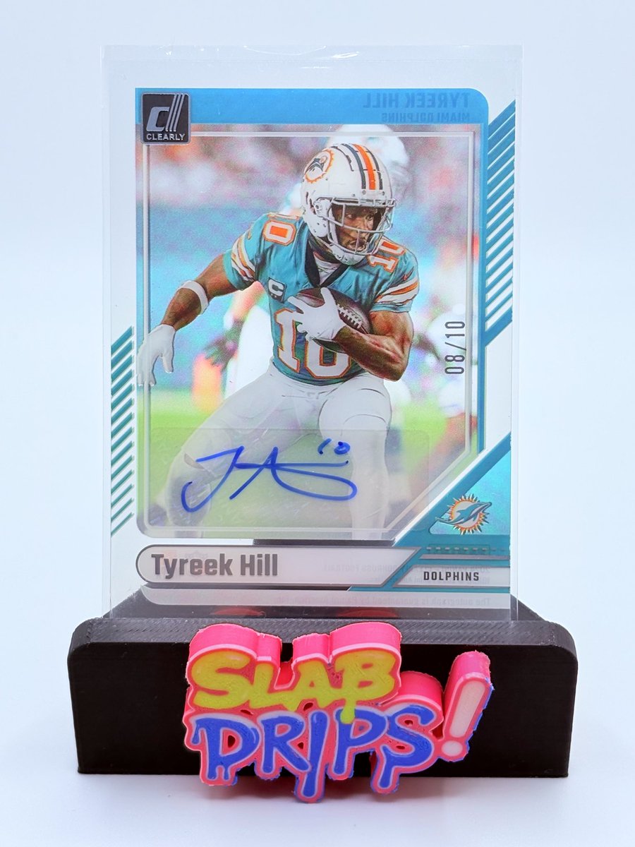 SlabDrips's tweet image. Card of the day! 🔥 

Tyreek Hill Clearly Donruss Auto /10 🐬
Fast. Clean. Rare.

Will Tyreek make a comeback next year?

#TyreekHill #FootballCards #Panini #NFL