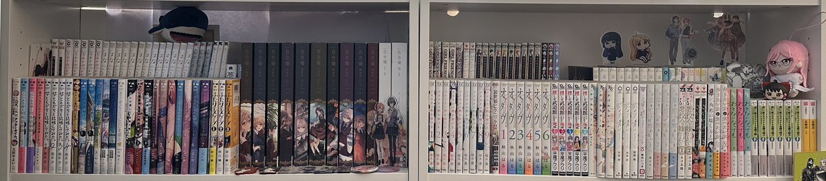 BriSeeTree's tweet photo. @Safarin0208 この本棚すごいなぁ〜アメリカで百合シリーズのグッズを買うのは今より簡単であればよかった…これ私の本棚の百合の部分😊 https://t.co/SOQdLOP4tF