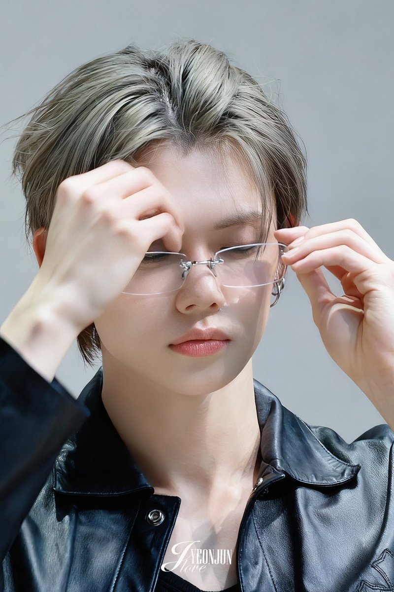 loopszzn's tweet photo. I 🤍 NERDS https://t.co/hyUJ7cGNbo