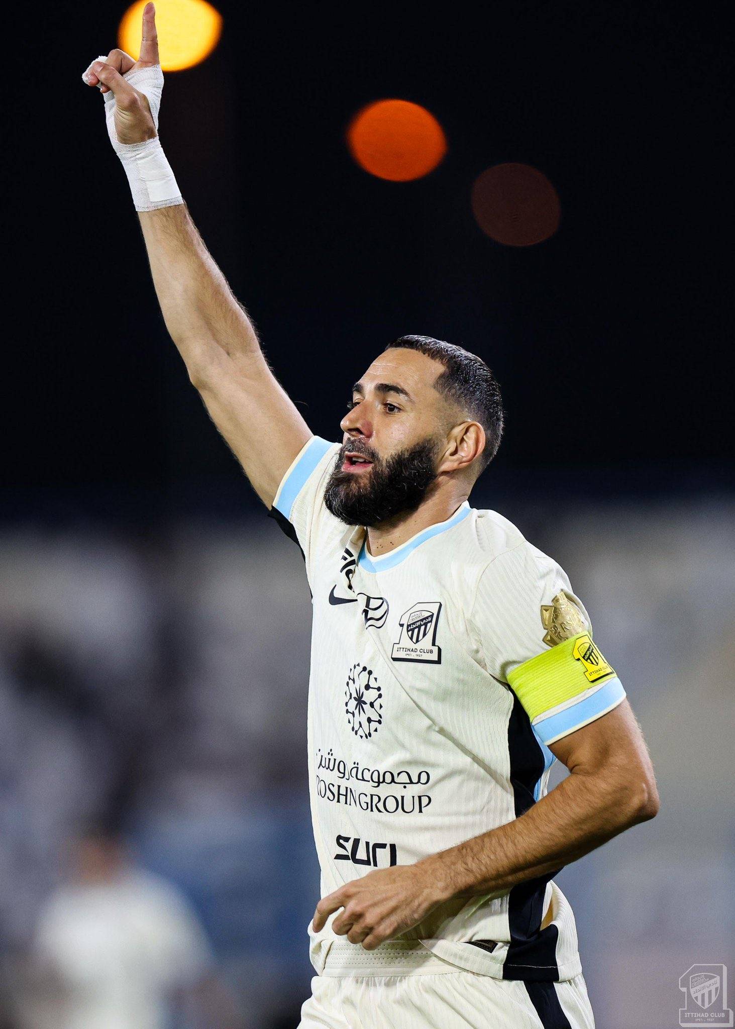 بنزيما في دوري أبطال آسيا النخبة هذا الموسم : لعب 4 مباريات. سجل 4 أهداف #الاتحاد_ناساف 