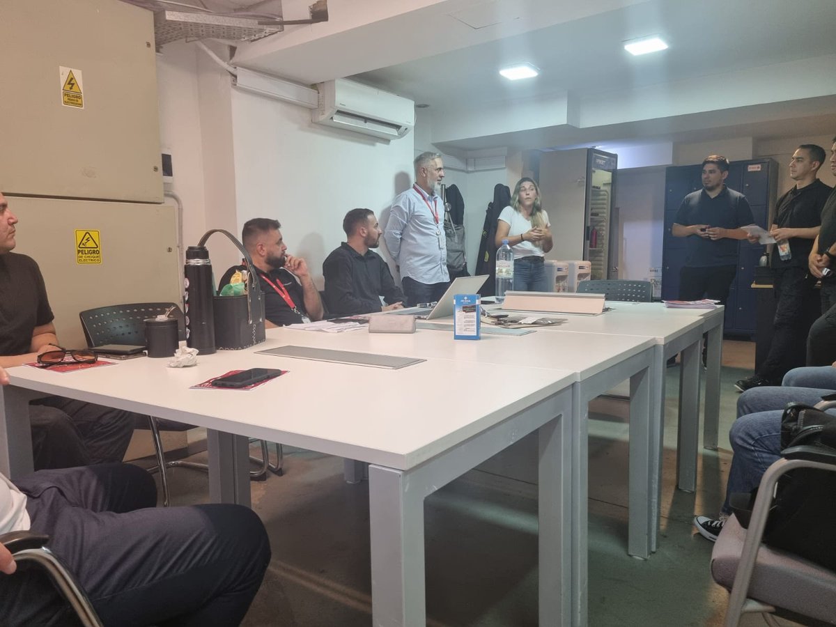 RMSantanderCGI's tweet photo. Asambleas en los pisos de Garay 3 4 5 y 1ss como asi también en el edificio de Transporte de Caudales https://t.co/05r0NbL2M7