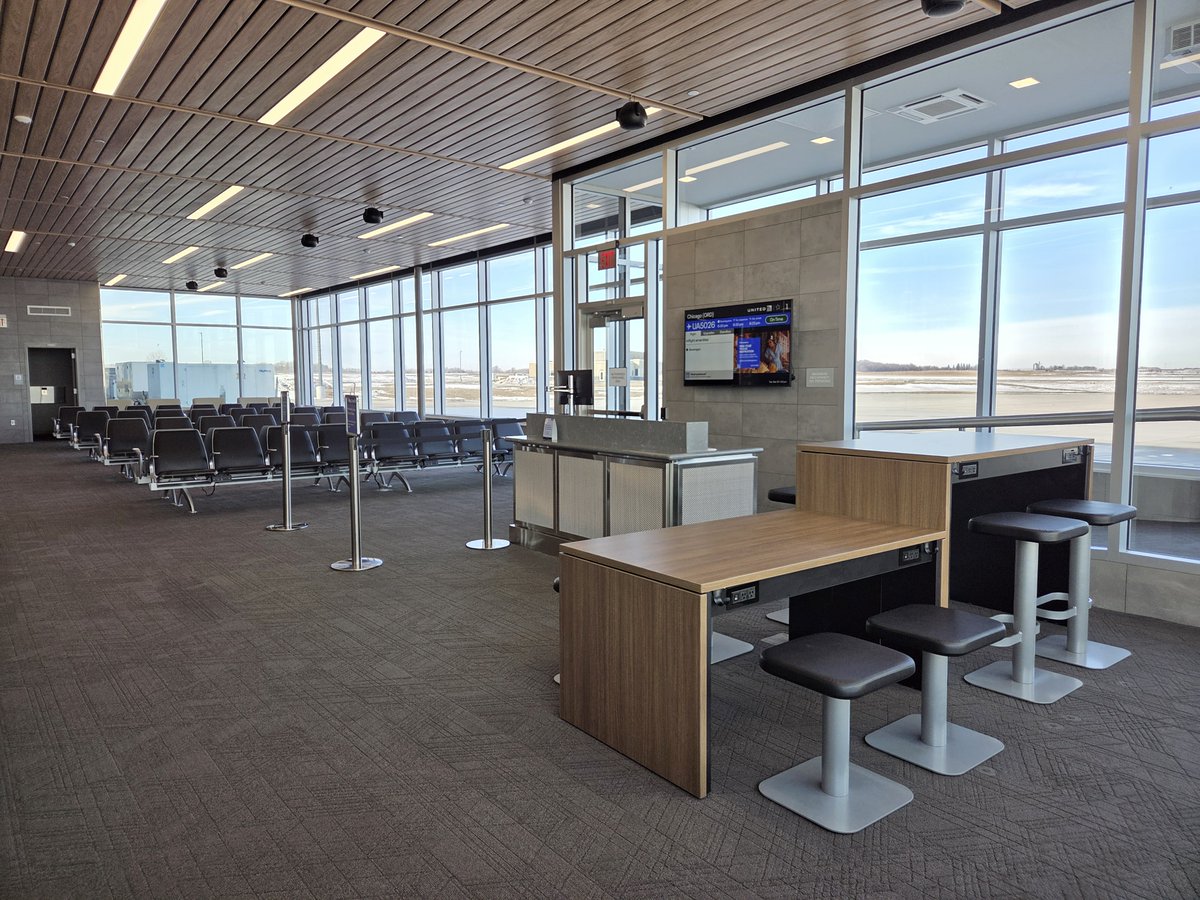 FlyMCW's tweet image. By popular demand, we’ve upgraded our gate waiting area with new seating and a dedicated workstation! Business travelers can now comfortably set up their laptops and stay productive while waiting to board. Just one more way we’re making your travel experience better!