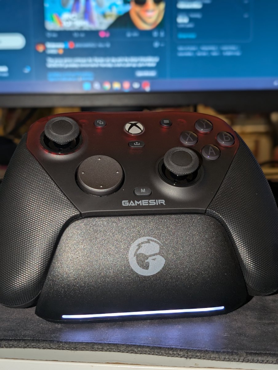 LifeOfHawk's tweet image. Huge shoutout to @NICKMERCS @mygamesir   @MFAMCentral for the epic controller I snagged in the giveaway! 🎮✨ Just landed today. Grateful AF, Merry Christmas, legends! #GameSir