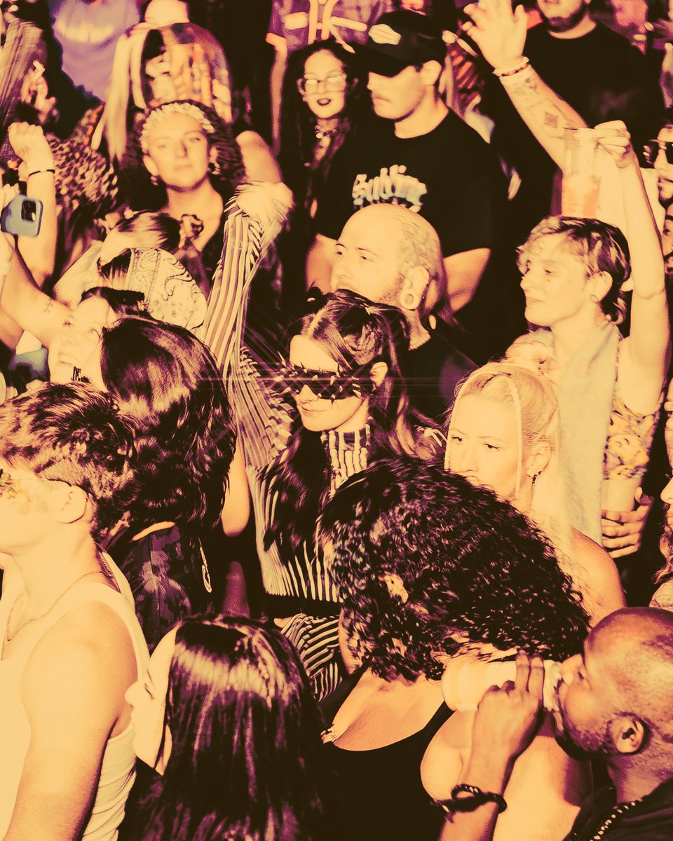 globeironcle's tweet image. concert tix &amp;gt; socks 🎁🎟️

📸: @samskapin | 🎟️: buff.ly/76fdUzb