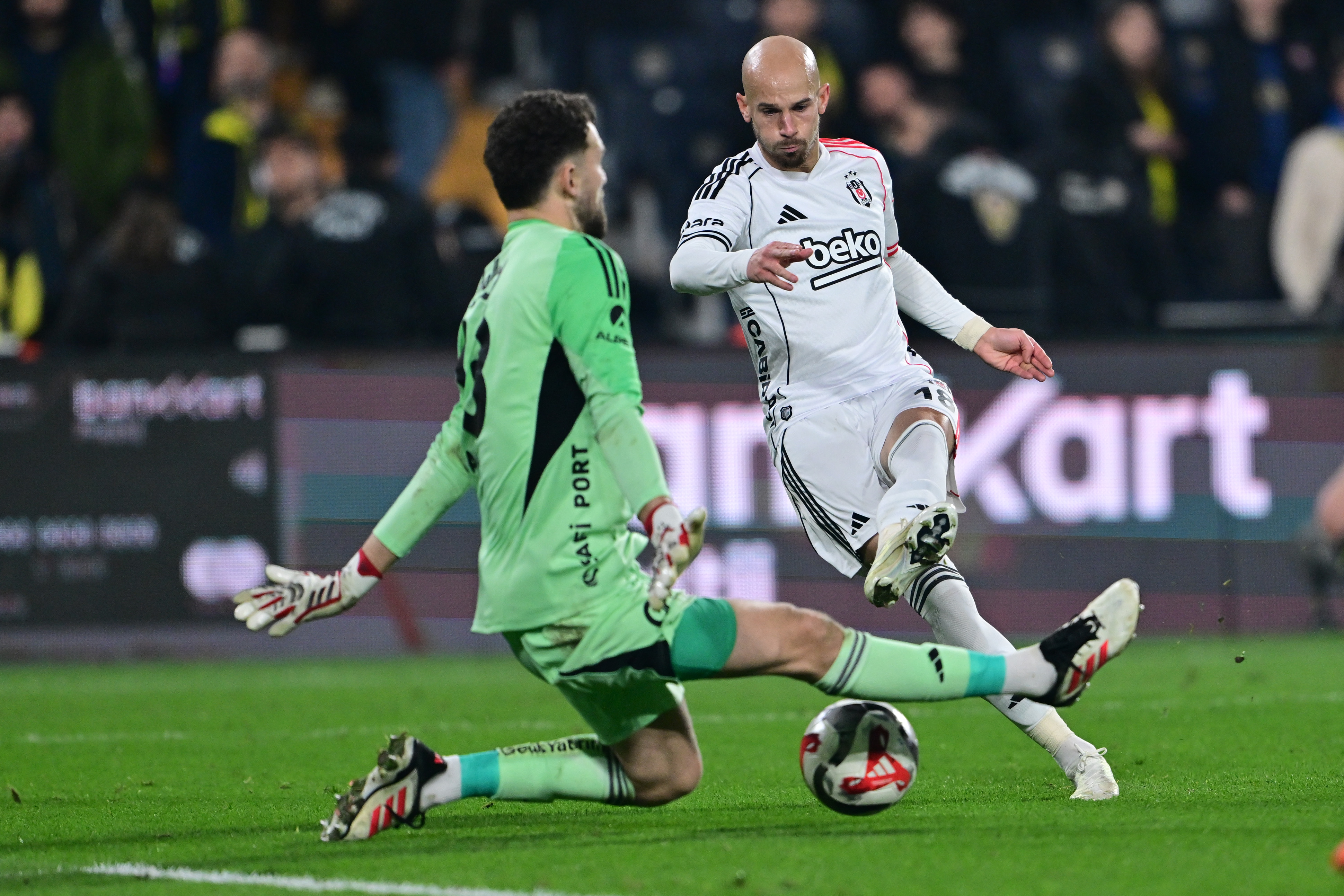 Nihat Kahveci Fenerbahçe-Beşiktaş derbisi sonrasında Merkez Hakem Kurulu'na seslendi: "Antalya ya da Alaska!"