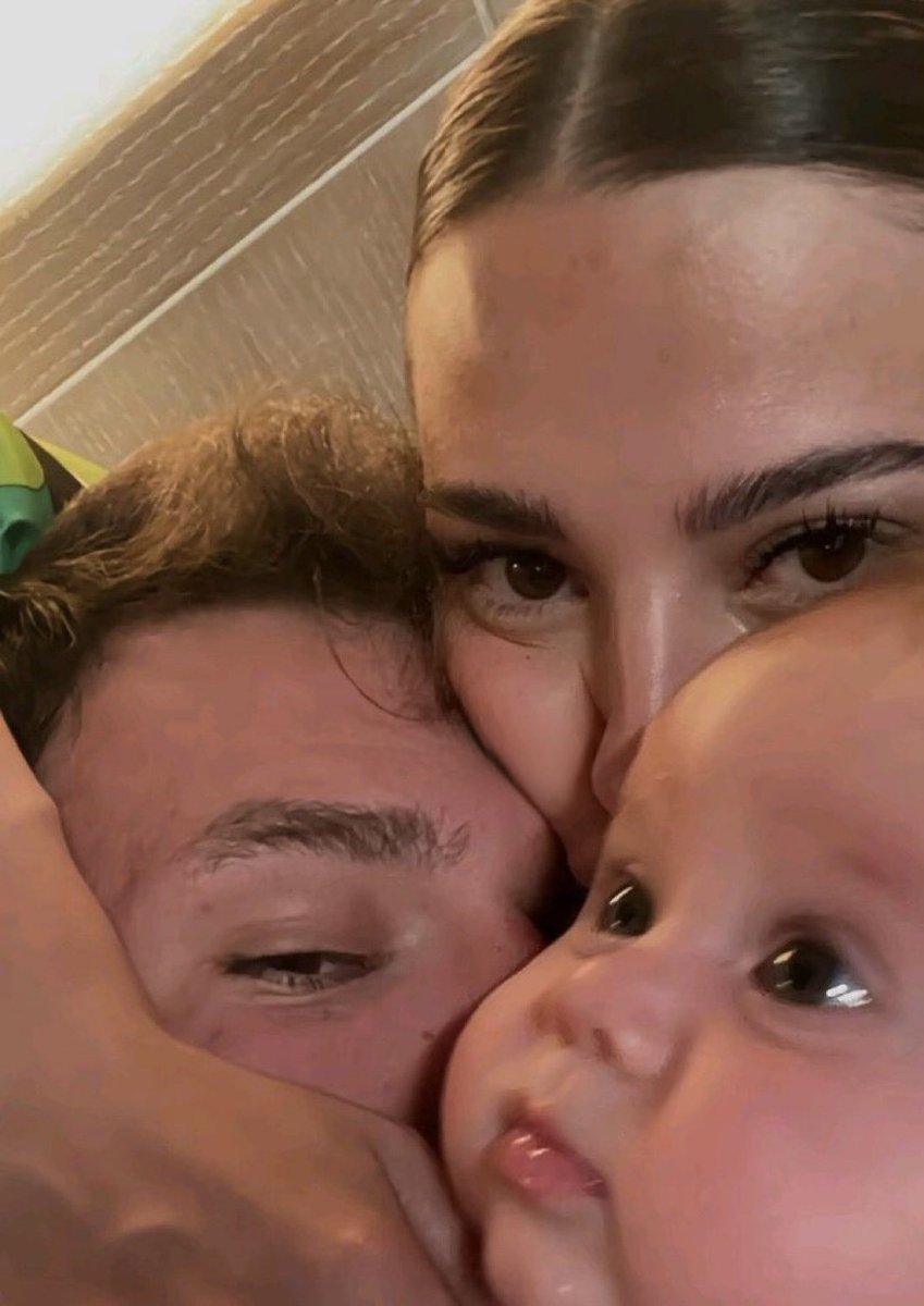 me and who (@twetsfyp) on Twitter photo 