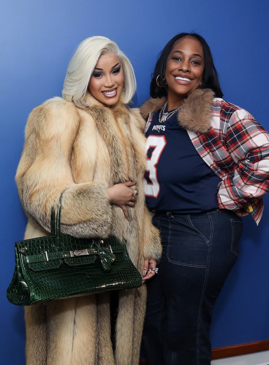 Cardi B & Stefon Diggs' mom🥺