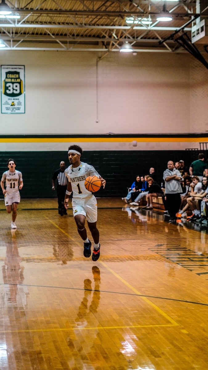 Braaylenn's tweet image. currently averaging 28.1 points per game 3rd in florida🙏🏾