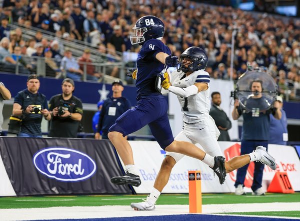 LukePeace_84's tweet image. Some more pictures from the 5A D1 state championship game.
@SV_Rangers @dctf @_RL_Martin @BDammone @JButler_210 @StarStatePreps @iam_alinedouard @PrepRedzoneTX