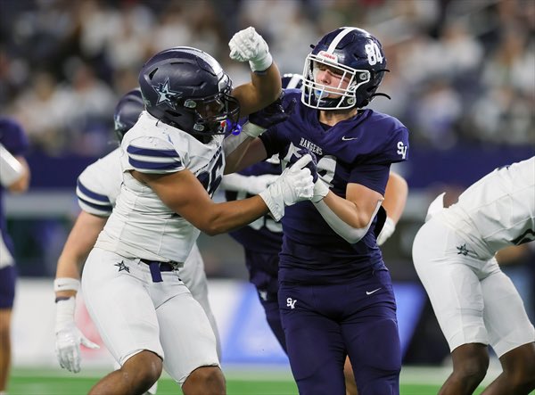 LukePeace_84's tweet image. Some more pictures from the 5A D1 state championship game.
@SV_Rangers @dctf @_RL_Martin @BDammone @JButler_210 @StarStatePreps @iam_alinedouard @PrepRedzoneTX