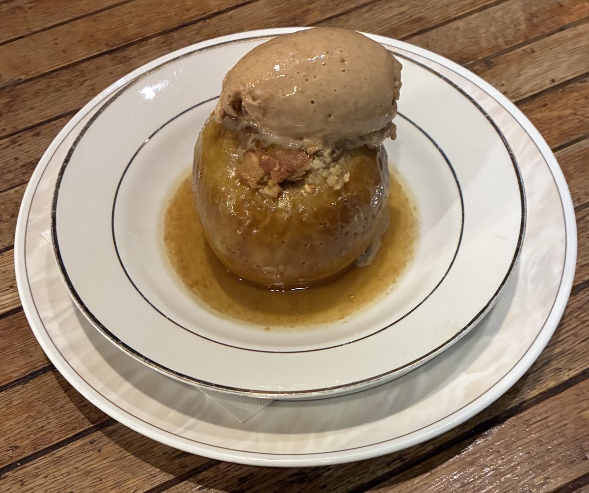 siegarrebe's tweet photo. #Christmas  Specal Menu🎄
#常陸牛ラムシンのポワレ　カフェ・ド・パリ・バター
#パテ・ド・カンパーニュ（田舎風パテ）
#リンゴのファルシとシナモンのグラス

素敵なイヴをお過ごしください✨ https://t.co/D8x0znBO92