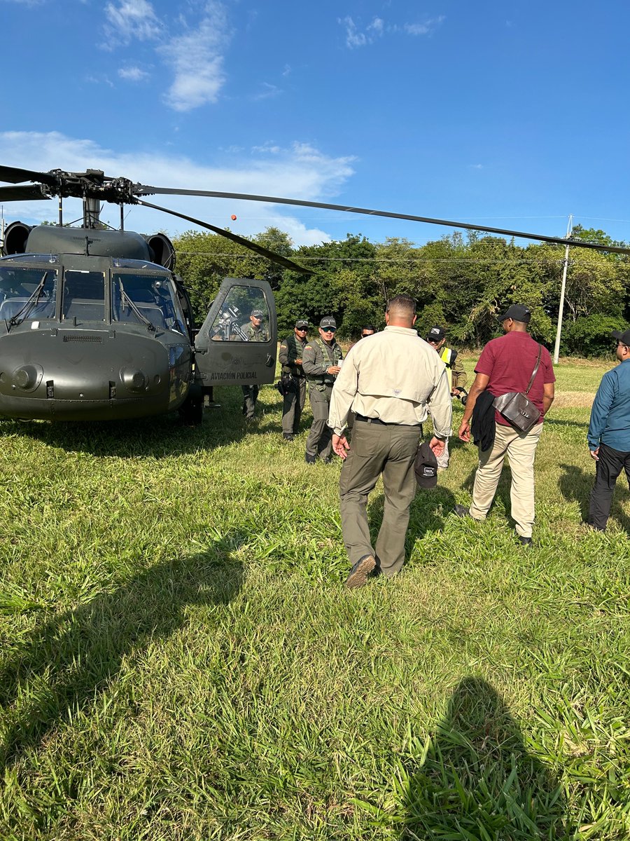 Estados Unidos reafirma su apoyo inquebrantable a la Fuerza Pública de Colombia. 🇺🇸🤝🇨🇴

Ante los recientes ataques perpretados por grupos narcoterroristas, nuestro Ministro Consejero, Jarahn Hillsman, y el Director de <a href="/StateINL/">US Dept of State INL</a> Bogotá, Lance Hegerle, visitaron el CENOP, en