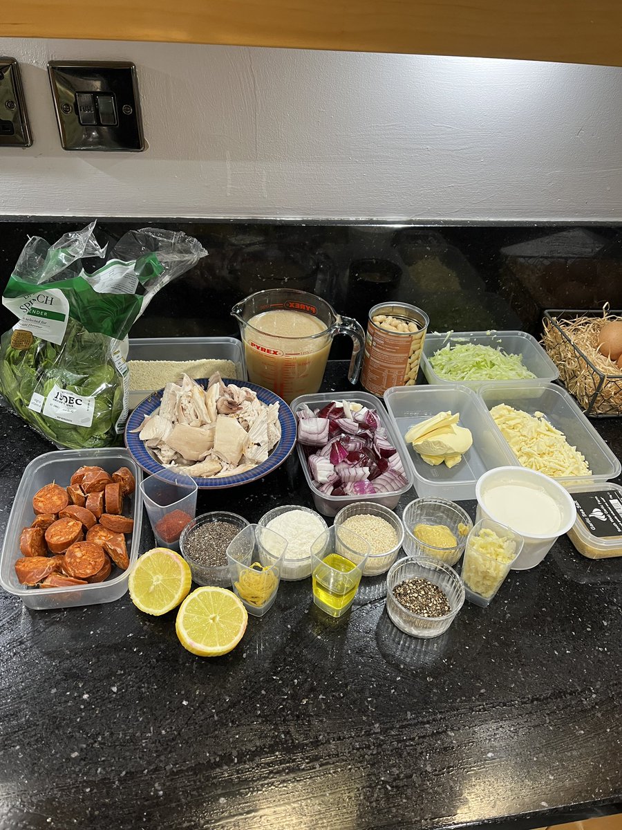 lee_wilkinson2's tweet image. 🐓 💥 Sometimes you just need a large hearty pie, but how about a twist. Chicken and chorizo covered in a paprika crumb! Enjoy 😊
 
💫🌟 Recipe and ingredients here 👉👉👉 vm.tiktok.com/ZNRjePX34/
 
#WilkoCooks #Homemade #ChickenAndChorizo #Crumble #FYP