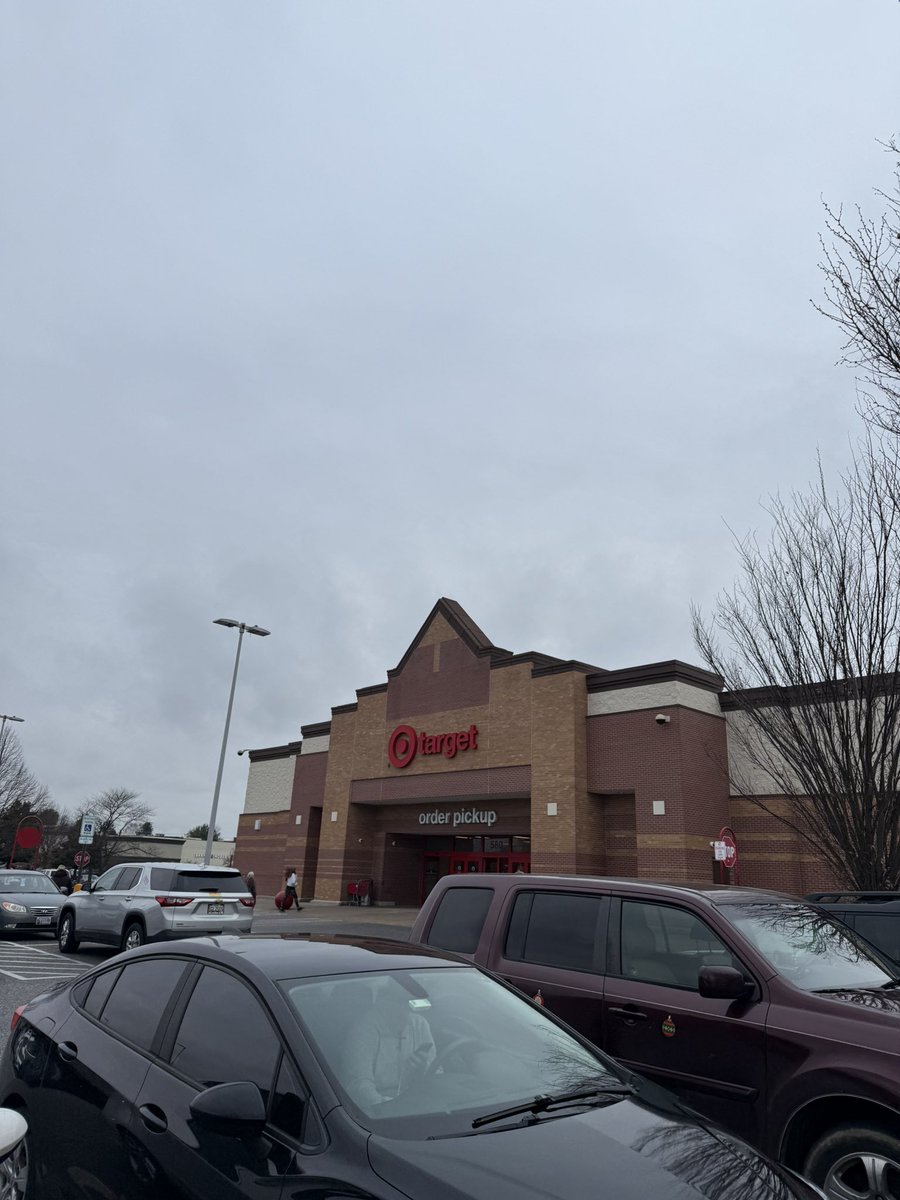 danieljtgallen's tweet image. two days before Christmas in the suburbs