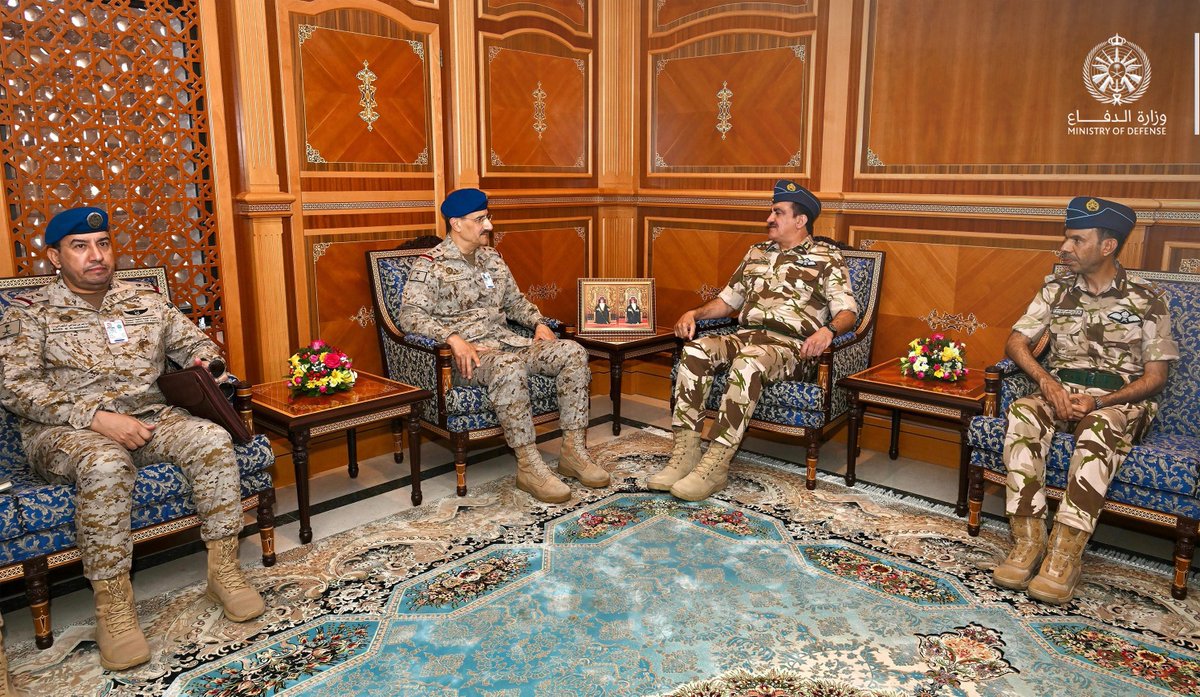 modgovksa's tweet photo. سمو قائد #القوات_الجوية الفريق الركن تركي بن بندر بن عبدالعزيز، يزور قيادة سلاح الجو السلطاني العُماني، ويلتقي قائد السلاح اللواء الركن طيار خميس الغافري، وجرى خلال اللقاء بحث عدد من الموضوعات ذات الاهتمام المشترك، في مجال التدريبات والتمارين بين الجانبين. https://t.co/0lRkkegu9o