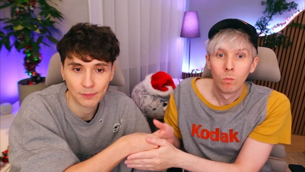 luvdnpz's tweet image. nobody freak out but does anyone know what to do about this