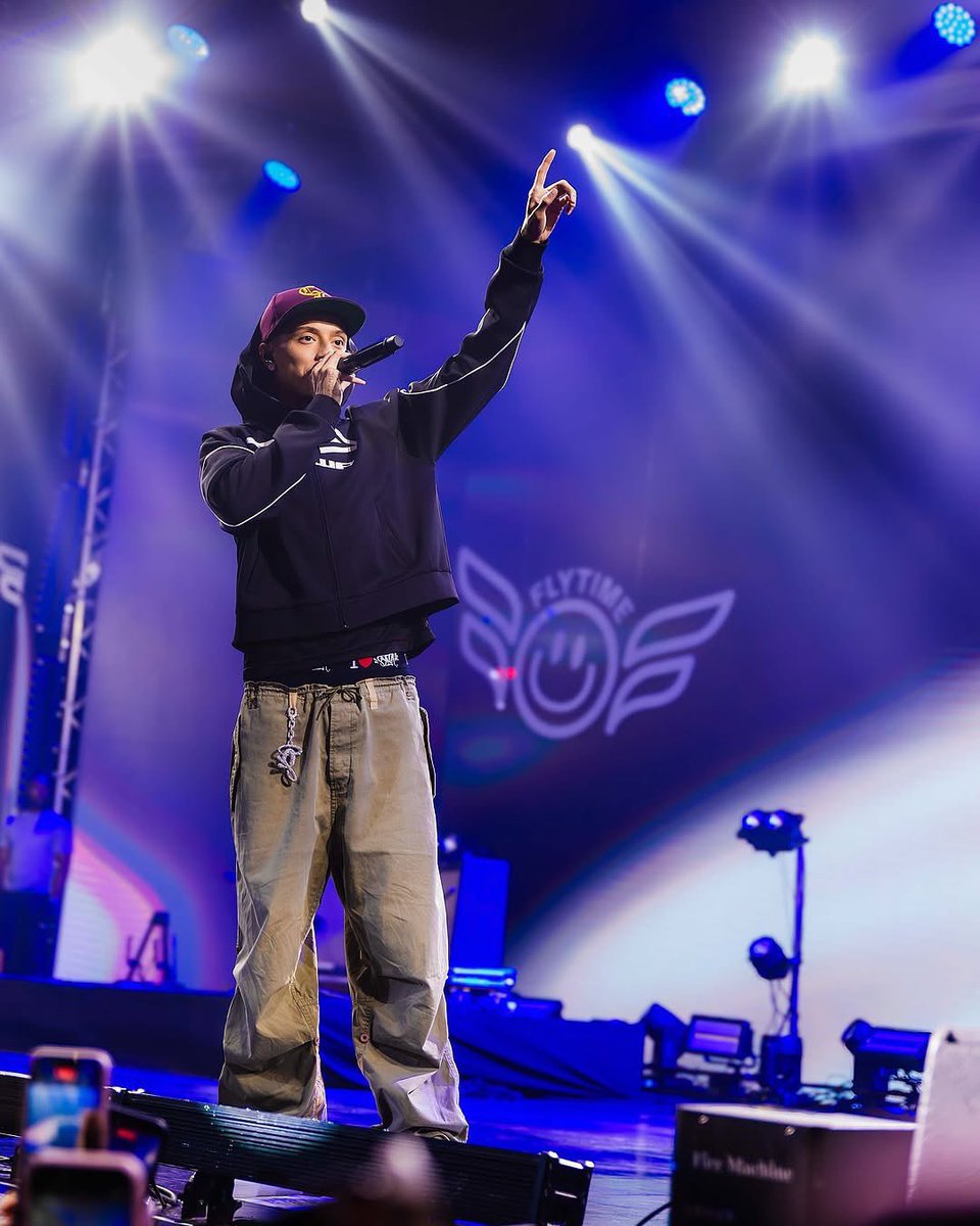 TalkaTree's tweet image. When London meets Lagos and the energy goes crazy 🔥 Central Cee at Rhythm Unplugged 🇳🇬

Africa always shows up. Always.

Follow @TalkaTree to stay connected 🌍💚

#Lagos #Nigeria #centralcee #rhythmunplugged #TalkaTree