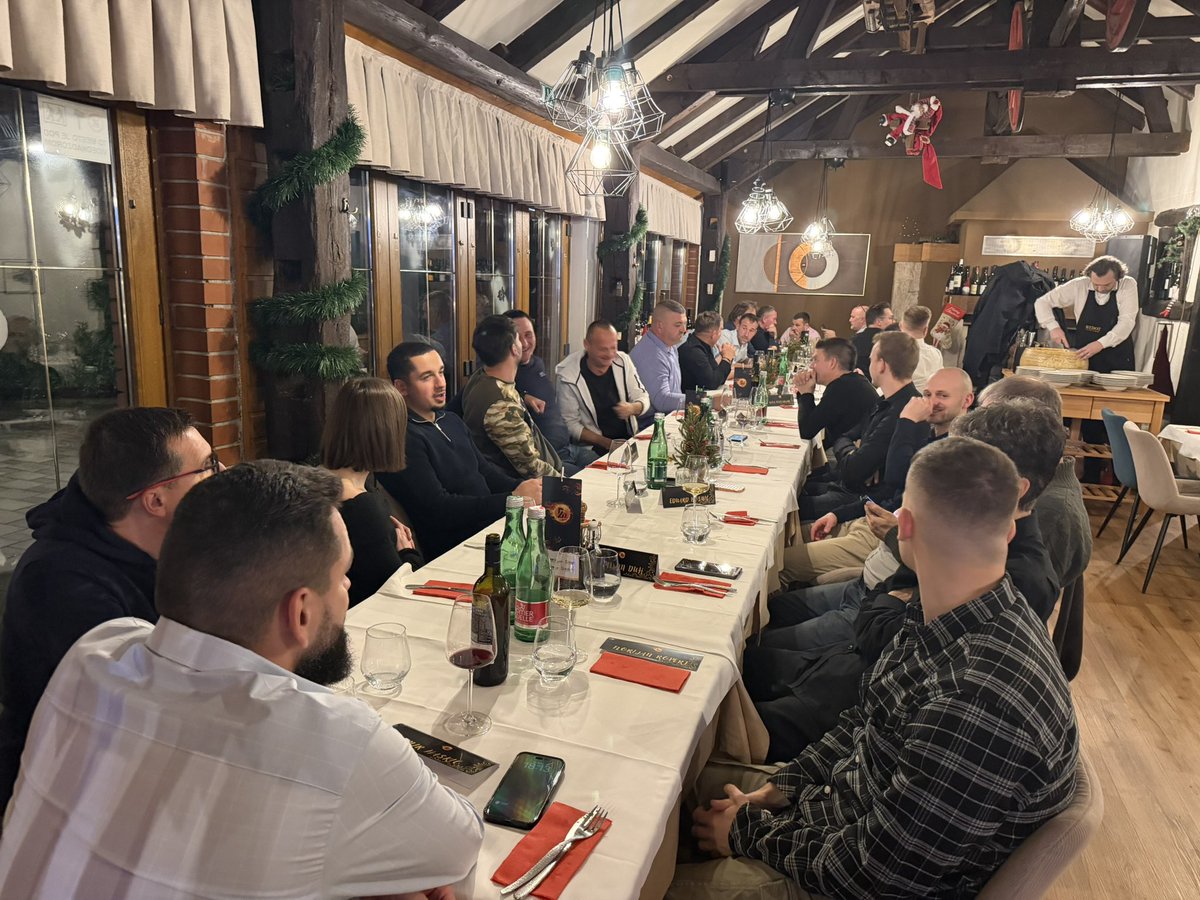 B4_Slovenia's tweet photo. To closing out 2025 on a high note—and stepping boldly into new beginnings in 2026.💫
Thank you, team! 🙌🏻
#B4Family #FamilyDinner #B4Events #ChristmasParty https://t.co/BF37lCR9Pi