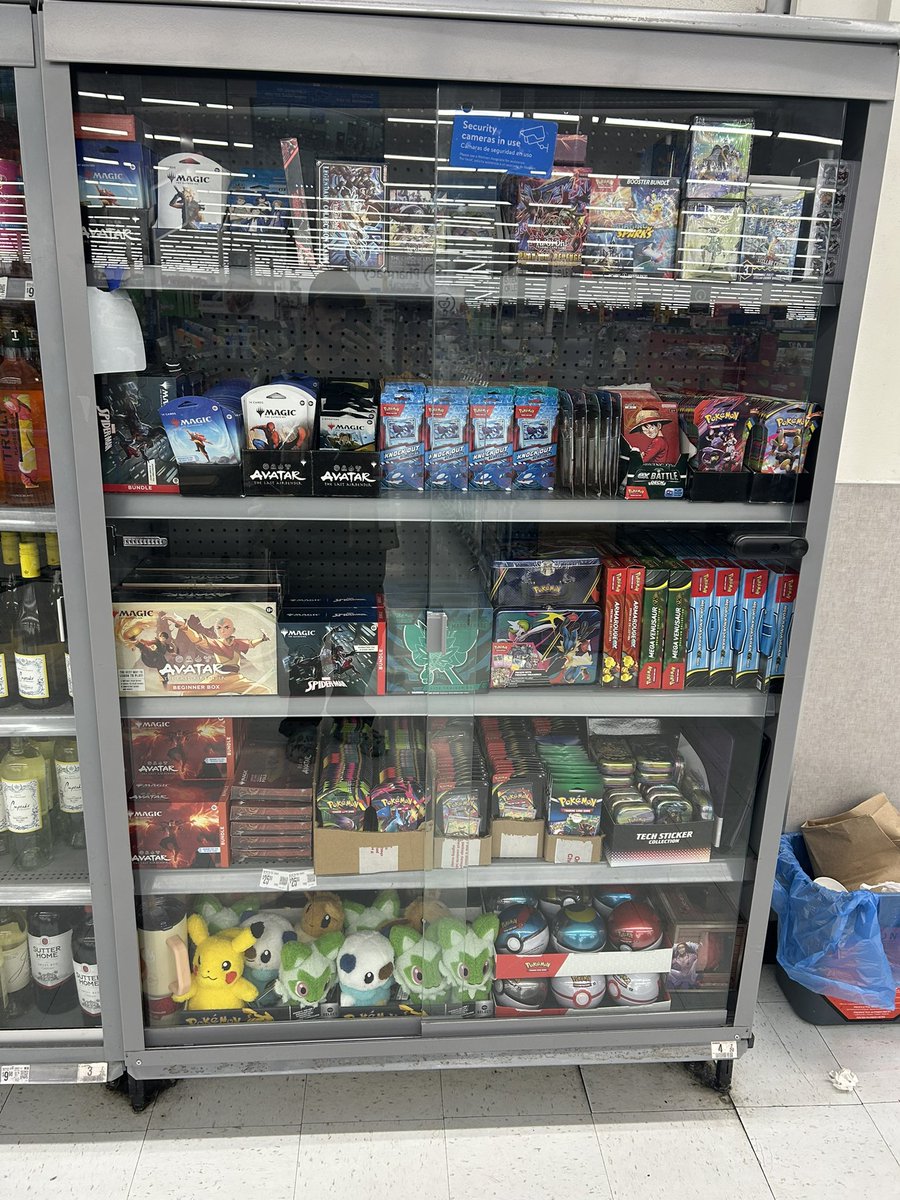 FoolRaul's tweet image. Walmart Colton, Current stock. About 10 in line now. @redlands_ie_tcg @TCG_IE_RESTOCKS @pok_re92689