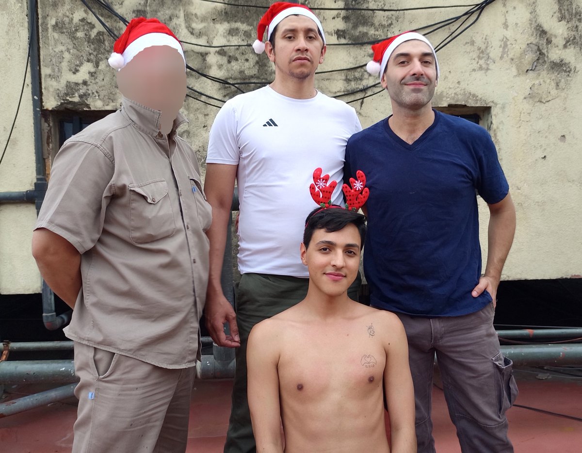 Merry Christmas to everyone - Feliz Navidad para TODOS 

onlyfans.com/porteroshot