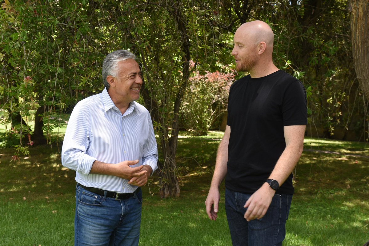 alfredocornejo's tweet image. Quiero darle la bienvenida a Esteban Allasino, que vuelve al Frente Cambia Mendoza de cara a las próximas elecciones de febrero del 2026. No es una decisión oportunista, su vuelta es un hecho lógico en la manera de gobernar y en la lectura clara de lo que hoy demanda la sociedad.…