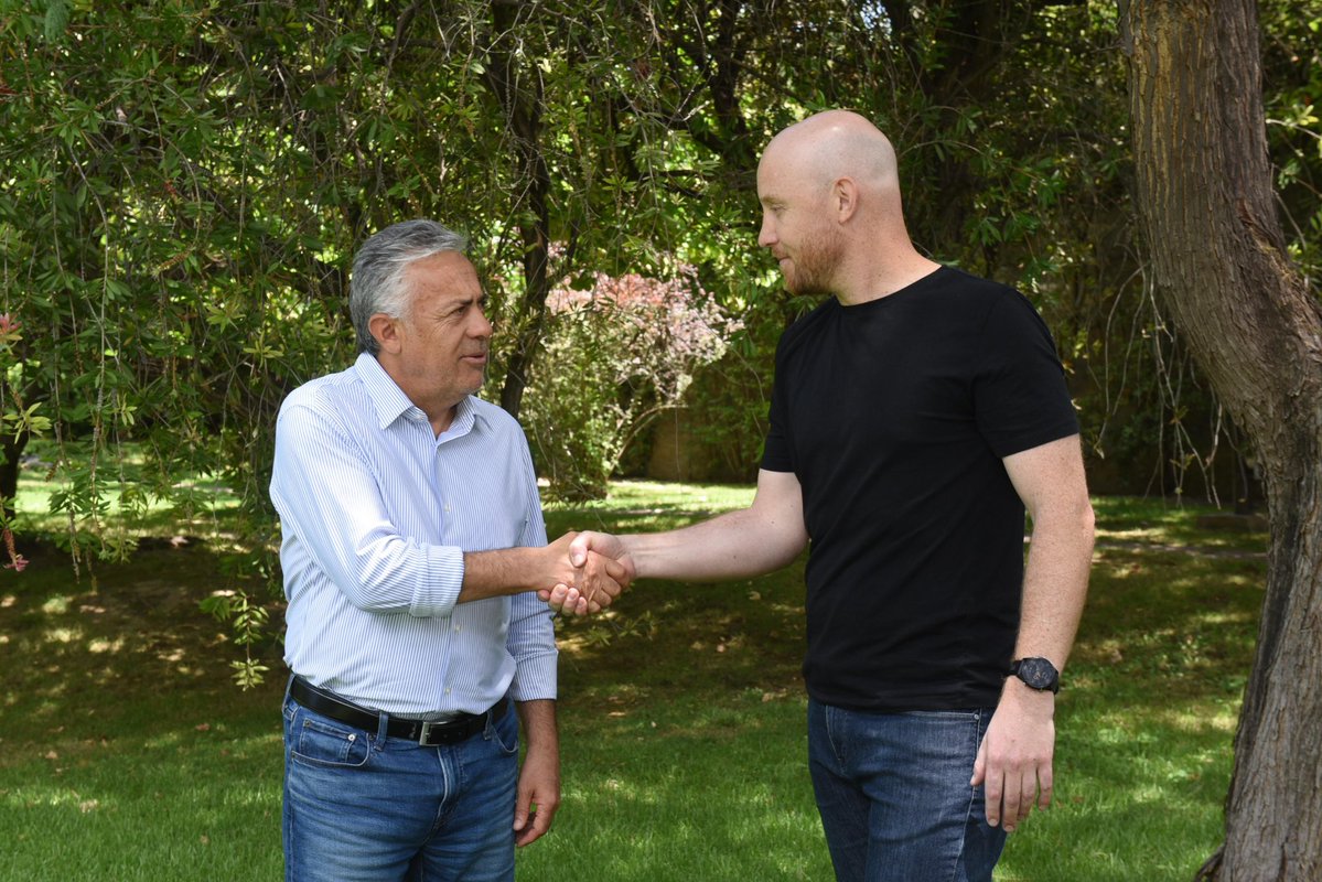 alfredocornejo's tweet image. Quiero darle la bienvenida a Esteban Allasino, que vuelve al Frente Cambia Mendoza de cara a las próximas elecciones de febrero del 2026. No es una decisión oportunista, su vuelta es un hecho lógico en la manera de gobernar y en la lectura clara de lo que hoy demanda la sociedad.…