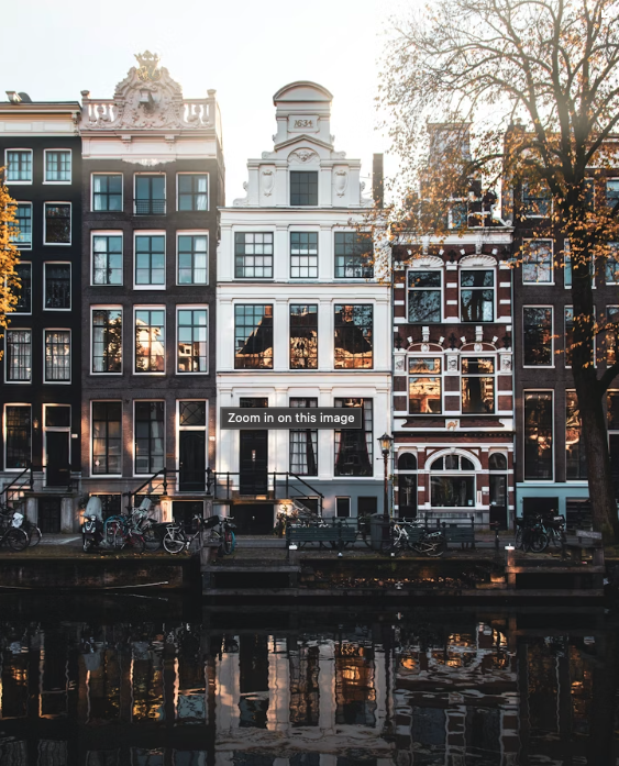 33 Yaşam Tavsiyesi

1️⃣ Tokalaşırken ayağa kalkın.
2️⃣ Size emanet edilen sırları koruyun.
3️⃣ Ödünç aldığınız arabayı deposu dolu şekilde geri verin.
4️⃣ Bir işi tutkuyla yapın — ya da hiç yapmayın.
5️⃣ Sizden ileride olanların tavsiyesine değer verin.
6️⃣ Yeni geleni öğle yemeğine