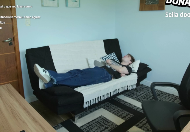 ccaosffe's tweet image. eu entrei na live do cereaw e ele ta assim