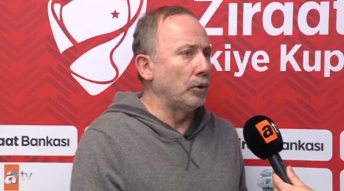 SON DAKİKA - Sergen Yalçın: "Burası Beşiktaş camiası. Anadolu takımı değil burası. Herkes bunu bilsin. Bize gelince kart. Rakibe gelince uyarı. Dışarıdan çok belli oluyor. Orkun'un penaltı pozisyonu var. Verse kim ne diyecek? Rakibe rahat rahat penaltı veriyorsun. Peki o penaltı,