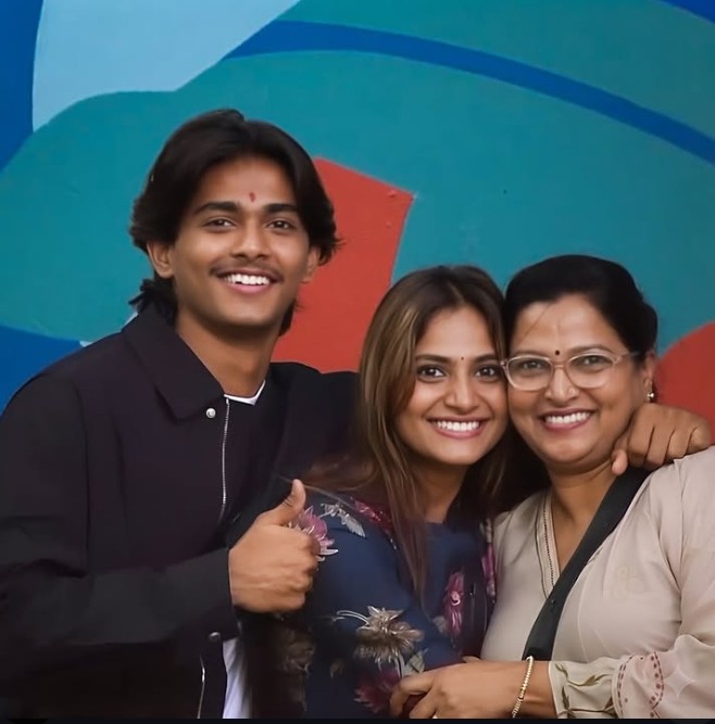 alpasankhyata's tweet image. We may dislike them for their actions
We may hate them for their game
We may troll them for their behavior
We may judge them too easily
We may express our opinions harshly

But the moment we see their family, we forget all of it and simply sit back &amp;amp; enjoy their excitement
#BBK12