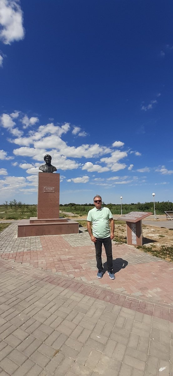 MİT Başkanımız <a href="/ikalin1/">İbrahim Kalın</a>'ın moderatörlüğünde S. H Nasr ve H. Cox’u CRR'de dinlemiş ve müstefid olmuştuk.  Başkan'ın Şam'da Farabi ziyaretini görünce hem duygulandım hem de imrendim. Muallim-i Sani'nin doğup büyüdüğü yeri ziyaret ettim ama kabrini henüz edemedim zira. <a href="/aybikesinan/">Meryem Aybike Sinan</a>