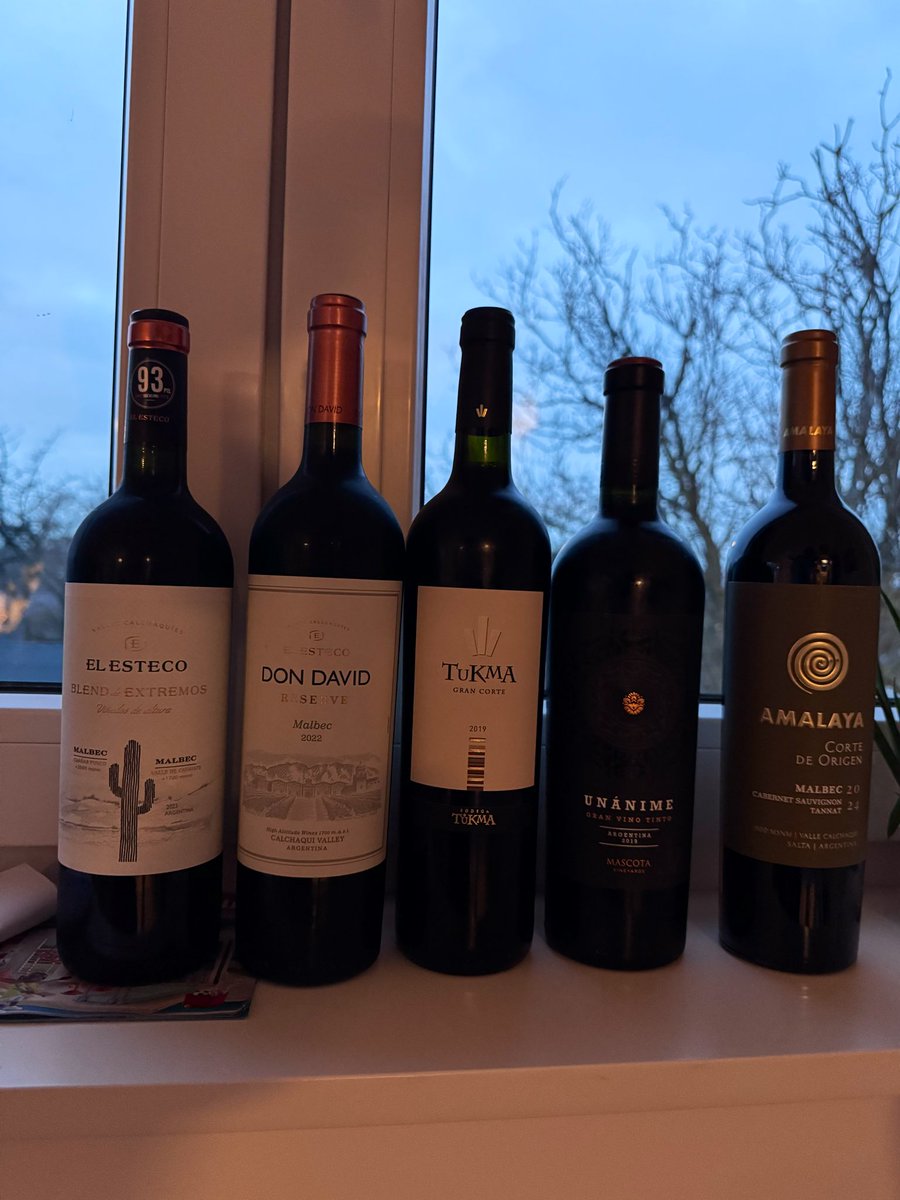 1000malbecs's tweet image. Recién llegados a nuestra bodega. Quién quiere? @BodegaTukma @AmalayaBodega @BodegaElEsteco